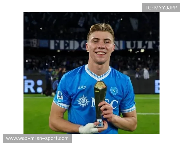 霍伊伦门前包抄接加纳乔助攻，轻松推射空门